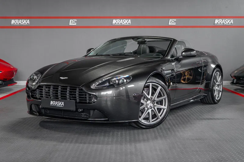 Aston Martin V8 Vantage S Roadster im Showroom von Kraska Automobile
