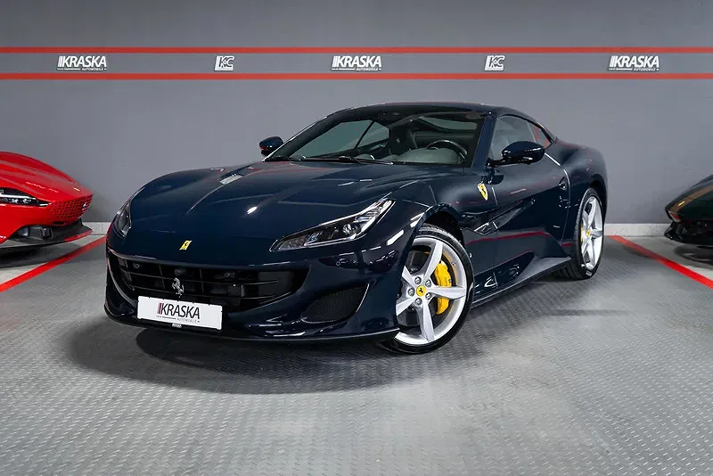 Ferrari Portofino in Blu Pozzi im Showroom von Kraska Automobile