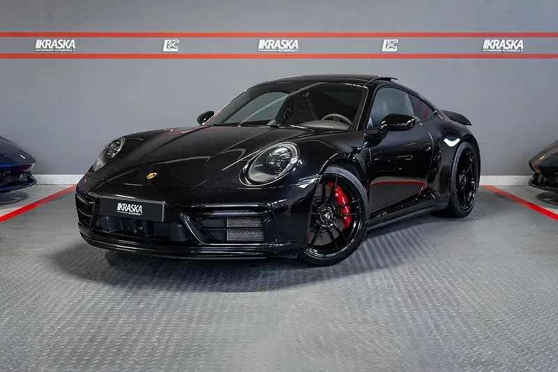 Porsche 992 Carrera GTS im Showroom von Kraska Automobile