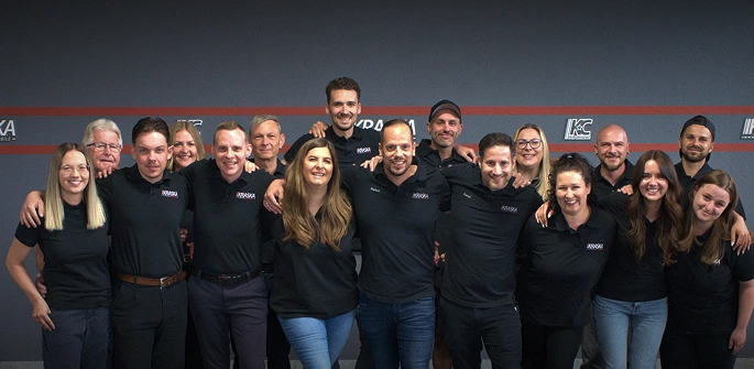 Kraska Automobile – Team im Showroom