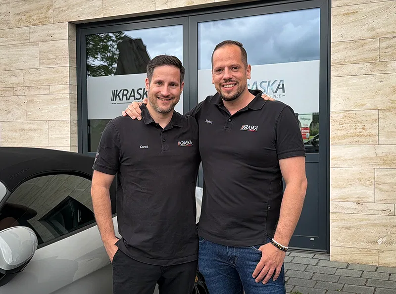 Markus und Konstantin Kraska bei Kraska Automobile